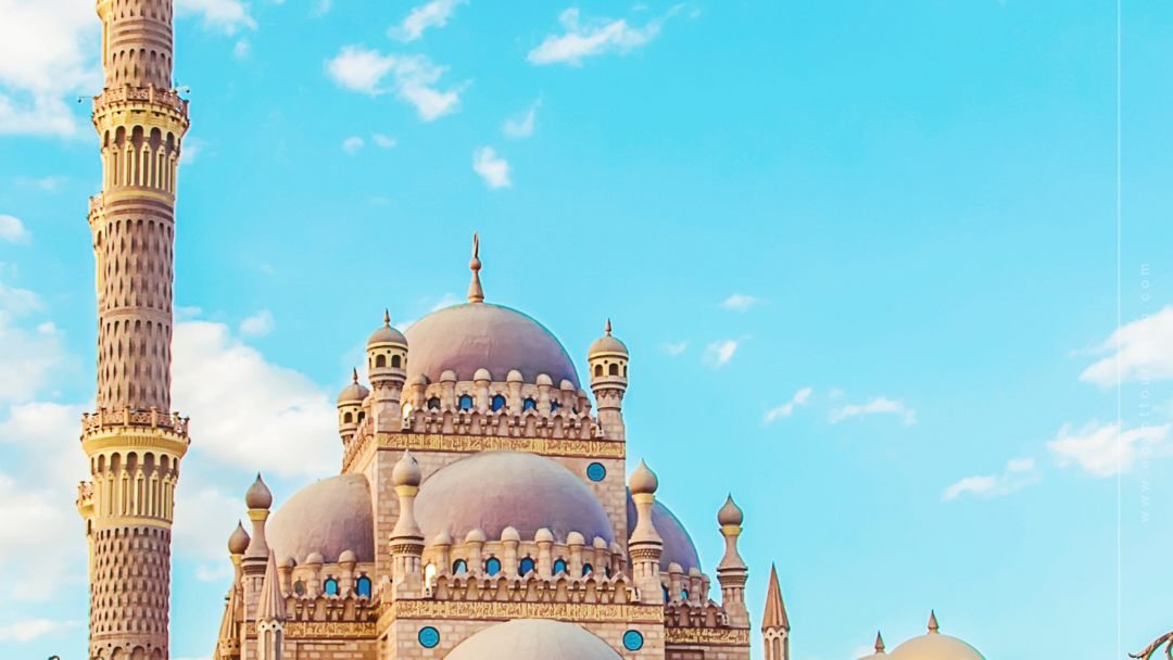 Al Sahaba Mosque with its tall minaret and domes in Sharm El Sheikh